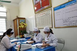 Thay đổi chính sách đãi ngộ với nhân viên y tế: Cần hài hòa tổng thể