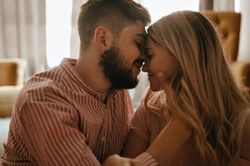 Tình duyên mãi lận đận, vì đâu nên nỗi?