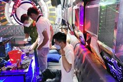Đột kích quán Karaoke phát hiện nhiều đối tượng 'lên tiên tập thể'