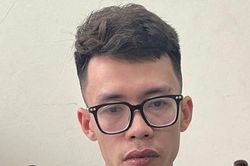 Nhân viên salon ô tô 'phù phép' giấy tờ nộp thuế của xe máy thành ô tô