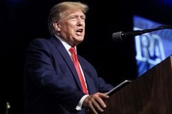 Bộ Tư pháp Mỹ phải công bố tài liệu quan trọng về vụ lục soát nhà ông Trump