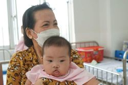 Bỏ ngoài tai lời xì xào, người mẹ quyết giữ lại thai nhi sứt môi, hở vòm
