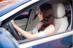 Xế sang tiền tỷ của nữ diễn viên 'Quỳnh búp bê' Phương Oanh