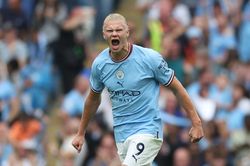 Haaland lập hat-trick giúp Man City ngược dòng hạ Palace