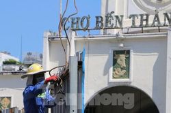 Tháo dỡ rào chắn cuối cùng, mặt tiền chợ Bến Thành 'lộ diện' sau 8 năm