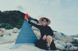Chàng trai lái xe máy 8.000km, mặc áo dài check-in 40 tỉnh thành