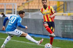 Soi kèo nhà cái Lecce vs Empoli. Nhận định, dự đoán bóng đá Ý (01h45, 29/8)