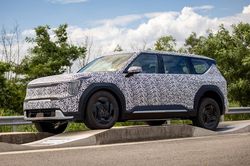 Kia EV9 2024 đã sẵn sàng lên dây chuyền sản xuất, ra mắt vào quý I năm tới