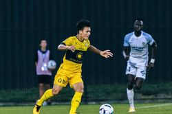 Đồng đội Pau FC khó chịu khi Quang Hải không ngăn được bàn thua thứ 2