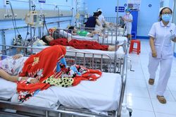 Hà Nội: Số ca mắc sốt xuất huyết tăng gấp đôi cùng kỳ năm 2021, nhiều bệnh nhân nặng
