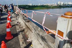 Nguyên nhân xe container 'bay' qua thành cầu Thanh Trì, lao xuống sông