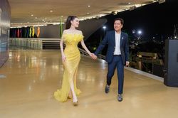 Trường Giang không thể rời mắt khỏi Nhã Phương