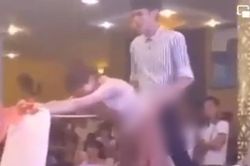 Nam thanh nữ tú chơi team building phản cảm, netizen ngán ngẩm: 'Bớt nghĩ ra trò như vậy được không'