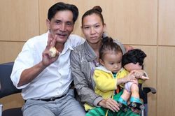 Xót xa cuộc sống của vợ Thương Tín ở quê, hé lộ góc khuất số tiền 800 triệu được mạnh thường quân ủng hộ