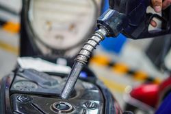 Bộ Công Thương yêu cầu xử lý nghiêm các cây xăng đóng cửa, 'găm hàng'