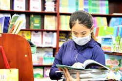 Sắp vào năm học mới, học sinh lớp 10 vẫn thiếu sách giáo khoa, vì sao?