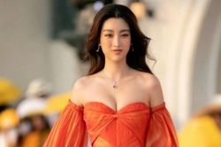 Hoa hậu, người nổi tiếng lấn át dàn siêu mẫu