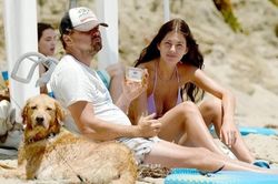 Leonardo DiCaprio chia tay bạn gái người mẫu