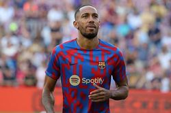 Aubameyang bị cướp đánh gãy xương hàm