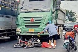 Nữ sinh bị xe cán tử vong trên đường đi học về