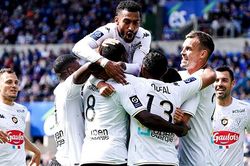 Soi kèo nhà cái Angers vs Reims. Nhận định, dự đoán bóng đá Ligue 1 (0h00, 1/9)