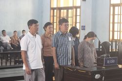 Bỏ ngoài sổ sách hàng trăm triệu đồng, hai cựu giám đốc công ty cà phê lĩnh án