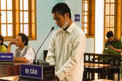 Gã đàn ông có hành vi đê hèn với bé gái 8 tuổi lĩnh 18 năm tù