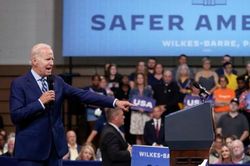 Tổng thống Biden lên án những người đe dọa FBI sau vụ khám nhà ông Trump
