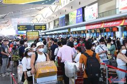 Nghỉ lễ Quốc khánh 2/9, hành khách ùn ùn đổ về sân bay Đà Nẵng
