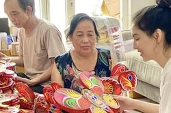 Xóm lồng đèn nhộn nhịp đón mùa trăng