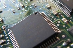 Những con chip giá 0,5 USD đẩy ngành công nghệ vào thế khó