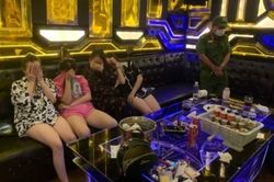 8 nam nữ phê ma túy trong quán karaoke