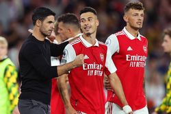 Arsenal lên đỉnh bảng, HLV Arteta vẫn đứng ngồi không yên vì điều này