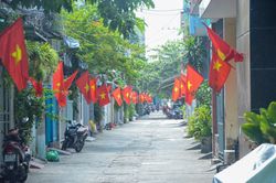 Thành phố Đà Nẵng rợp bóng cờ bay