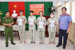 TP Cần Thơ và Đồng Tháp trao quyết định đặc xá cho 45 phạm nhân