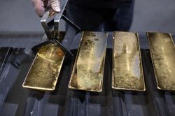 Giá vàng 'mất phanh', tuột khỏi mốc 1.700 USD/oz vì đồng USD đắt nhất 20 năm