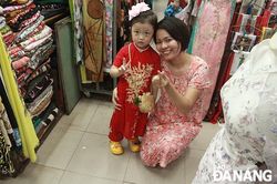 'Áo dài one hour' tại chợ Hàn