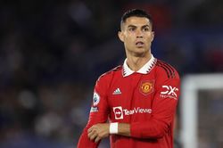 Không đội nào chiêu mộ, Ronaldo ở lại Man Utd
