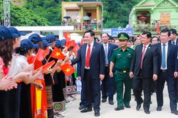 Chủ tịch Quốc hội Vương Đình Huệ dự lễ khánh thành Trường THPT Kỳ Sơn