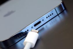 Đến lúc Apple bỏ cổng Lightning