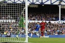 Phung phí cơ hội, Liverpool bị Everton cầm hòa