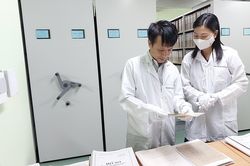 Mở kho Bảo vật quốc gia để đánh thức giá trị của tư liệu lưu trữ