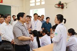 Thủ tướng kiểm tra công tác chuẩn bị khai giảng năm học mới ở Phú Thọ