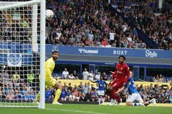Liverpool hòa thất vọng ở trận derby Merseyside