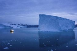 'Băng thây ma' ở Greenland khiến mực nước biển dâng lên 27cm, đe dọa nhấn chìm nhiều thành phố