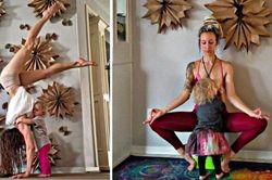 Vừa tập yoga vừa cho con bú