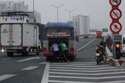 Hà Nội tăng cường kiểm tra, xử lý xe dù, bến cóc