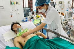 Người đàn ông đột ngột mờ hai mắt, khó thở sau khi uống rượu liên tục
