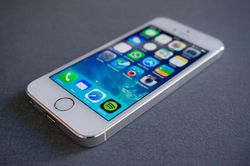Nhiều dòng iPhone đời cũ được Apple cập nhật phiên bản mới