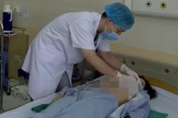 Nâng ngực ở spa với giá 20 triệu đồng, một tháng sau cô gái trẻ phải nhập viện cấp cứu